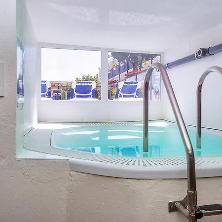 6 Person In * Glesborg