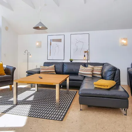 6 Person In Apartamento