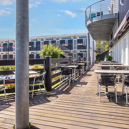 6 Person In Glesborg