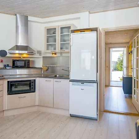 Apartment 6 Person In *